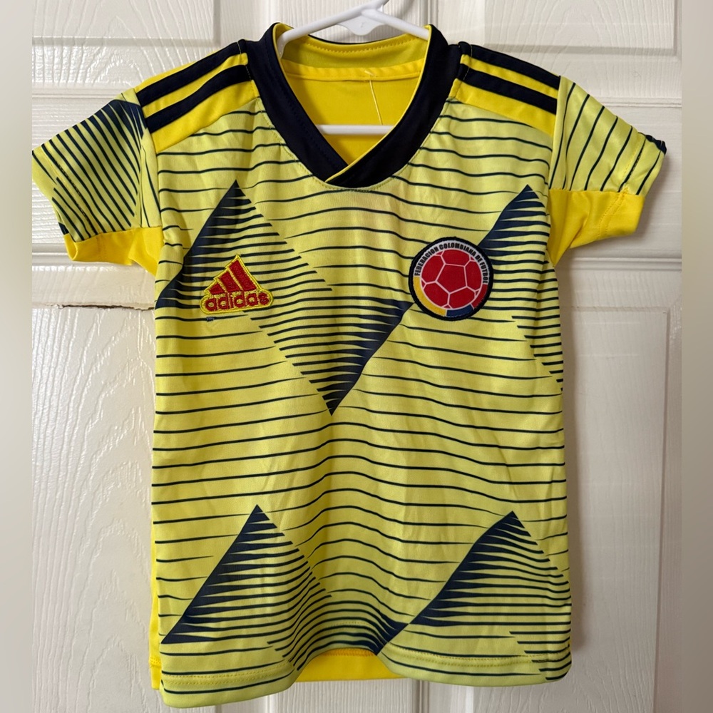 Adidas Colombiana soccer shirt 4t unisex